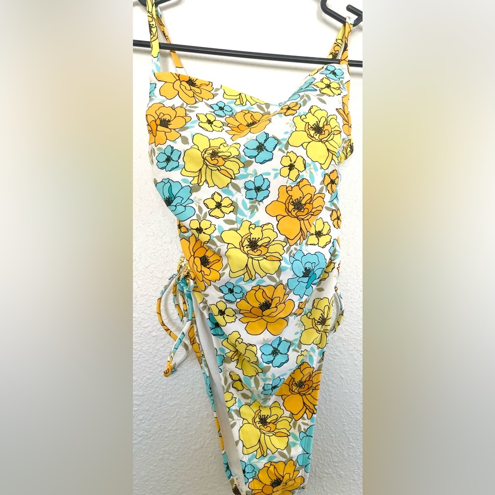 Xhilaration One Piece Swimsuit Juniors' Floral Side-Cinch One Piece Yellow M 4-6